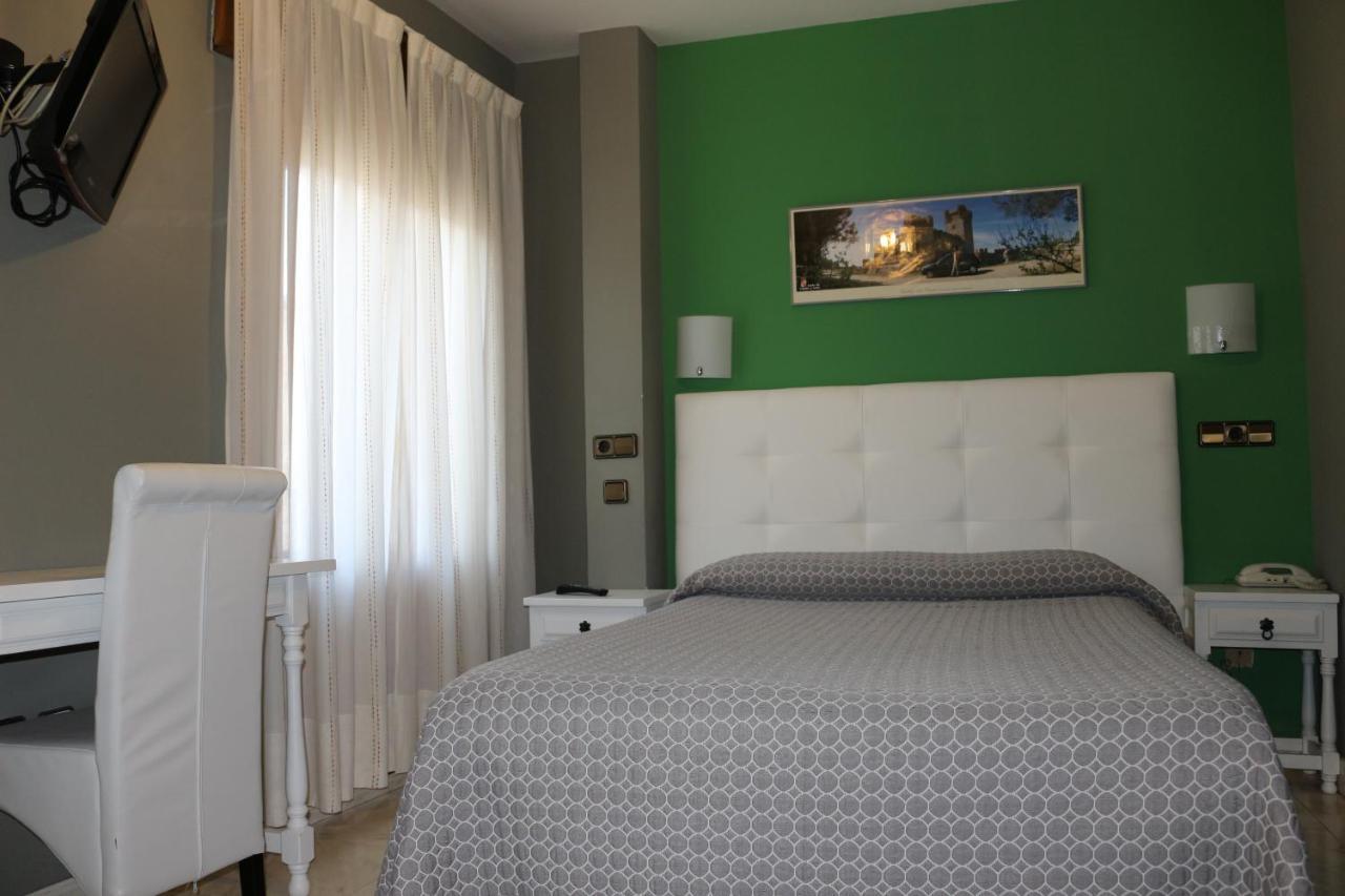 Hostal Don Jaime I Y II Segovia Exterior photo
