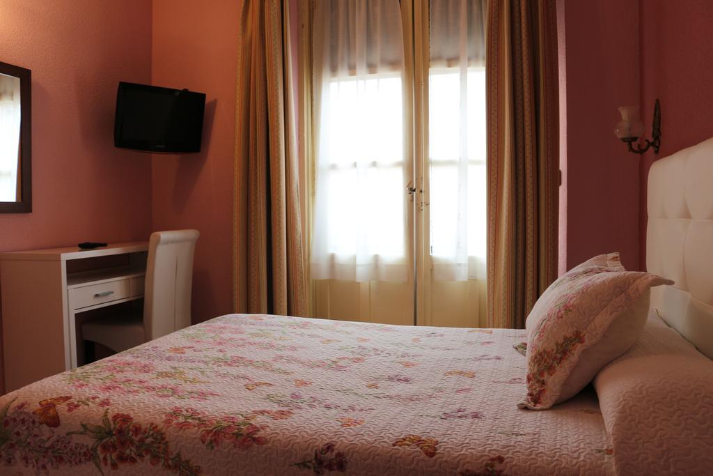 Hostal Don Jaime I Y II Segovia Exterior photo