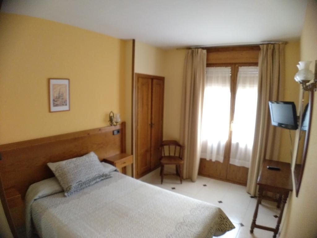 Hostal Don Jaime I Y II Segovia Exterior photo