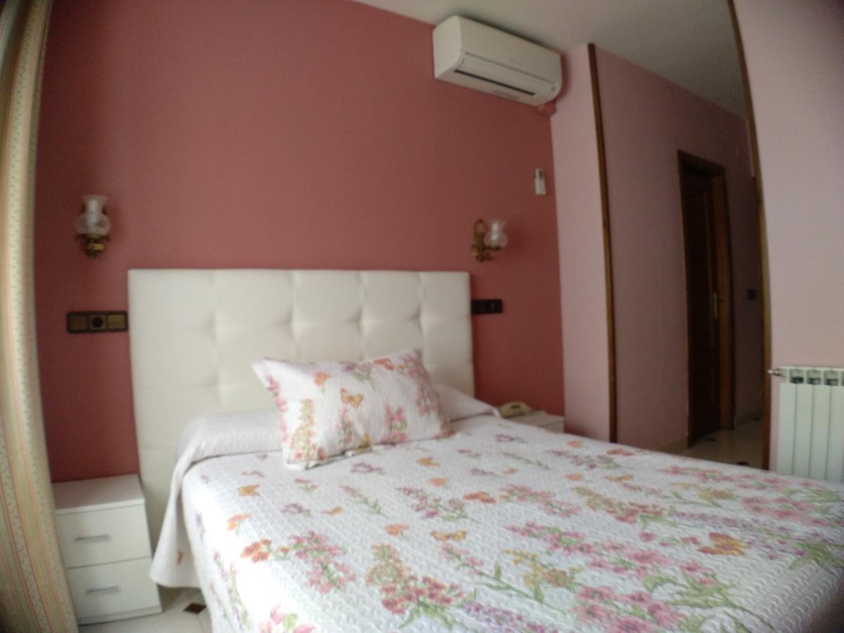 Hostal Don Jaime I Y II Segovia Exterior photo
